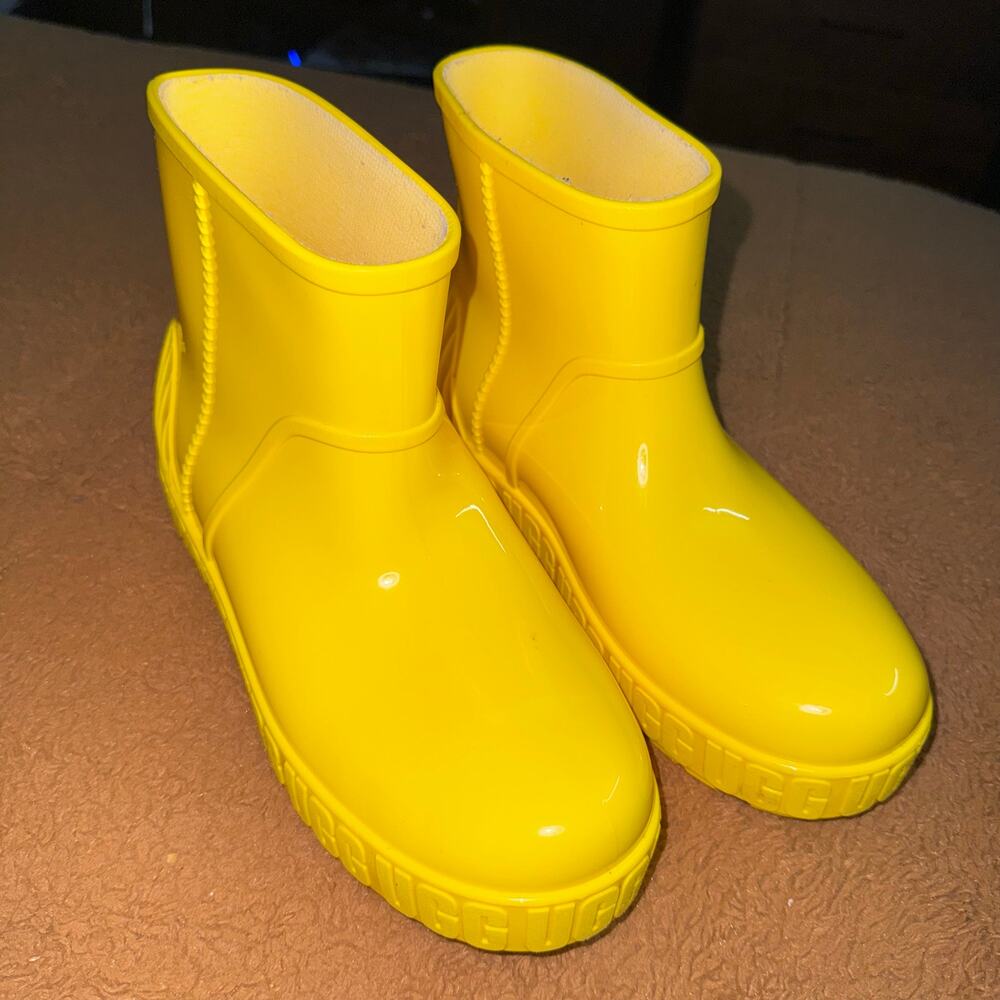 UGG Droplet Rain Boots Yellow Waterproof Women’s Size 9 Shearling Insoles